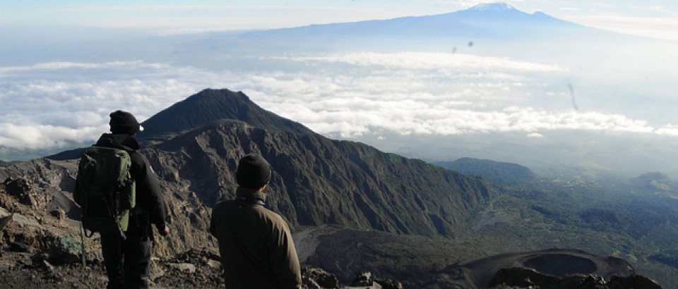 mt-meru-hikers-960